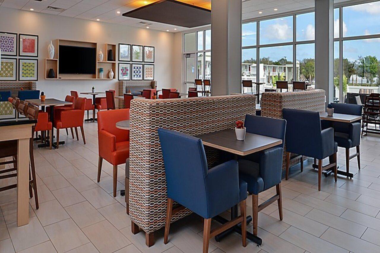 Holiday Inn Express Melbourne West By Ihg West Melbourne Buitenkant foto